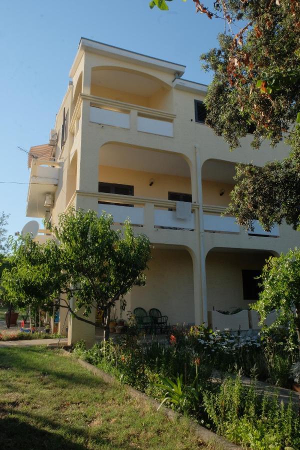 נין Apartmani Bosiljka מראה חיצוני תמונה