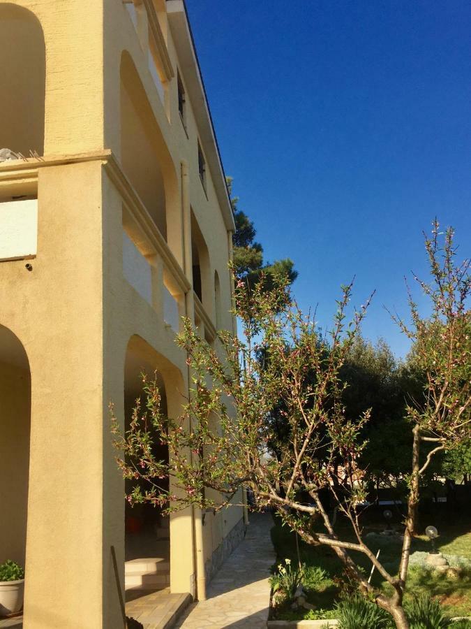 נין Apartmani Bosiljka מראה חיצוני תמונה